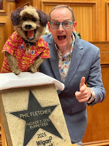 Hacker and Phil with their star at the Town Hall - resized