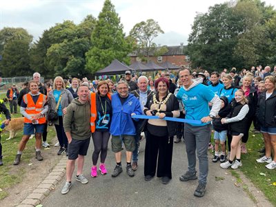 Phil Clarke, Cllr Ready and the Mayor cut the ribbon at last year's Haigh Memory Walk - web version