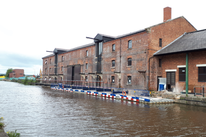 4-Wigan Pier and canal
