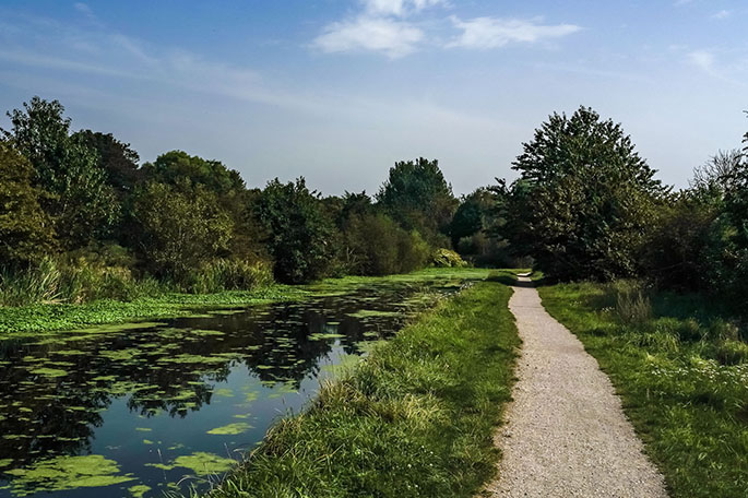 Leeds and Liverpool Canal path